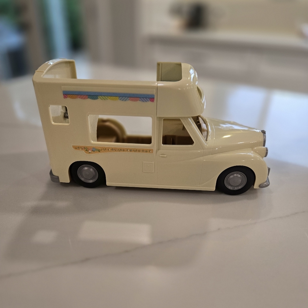 EPOCH Sylvanian Families Otomari Camper for Everyone Vehicle Doll Furniture